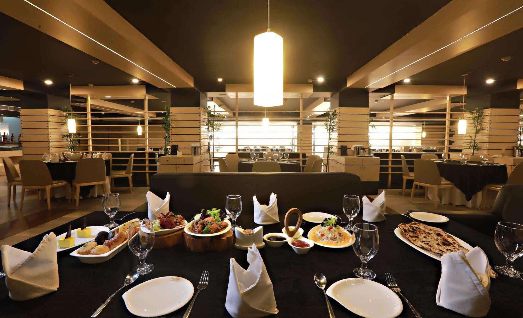 Hotel Patliputra Continental Patna  Dış mekan fotoğraf
