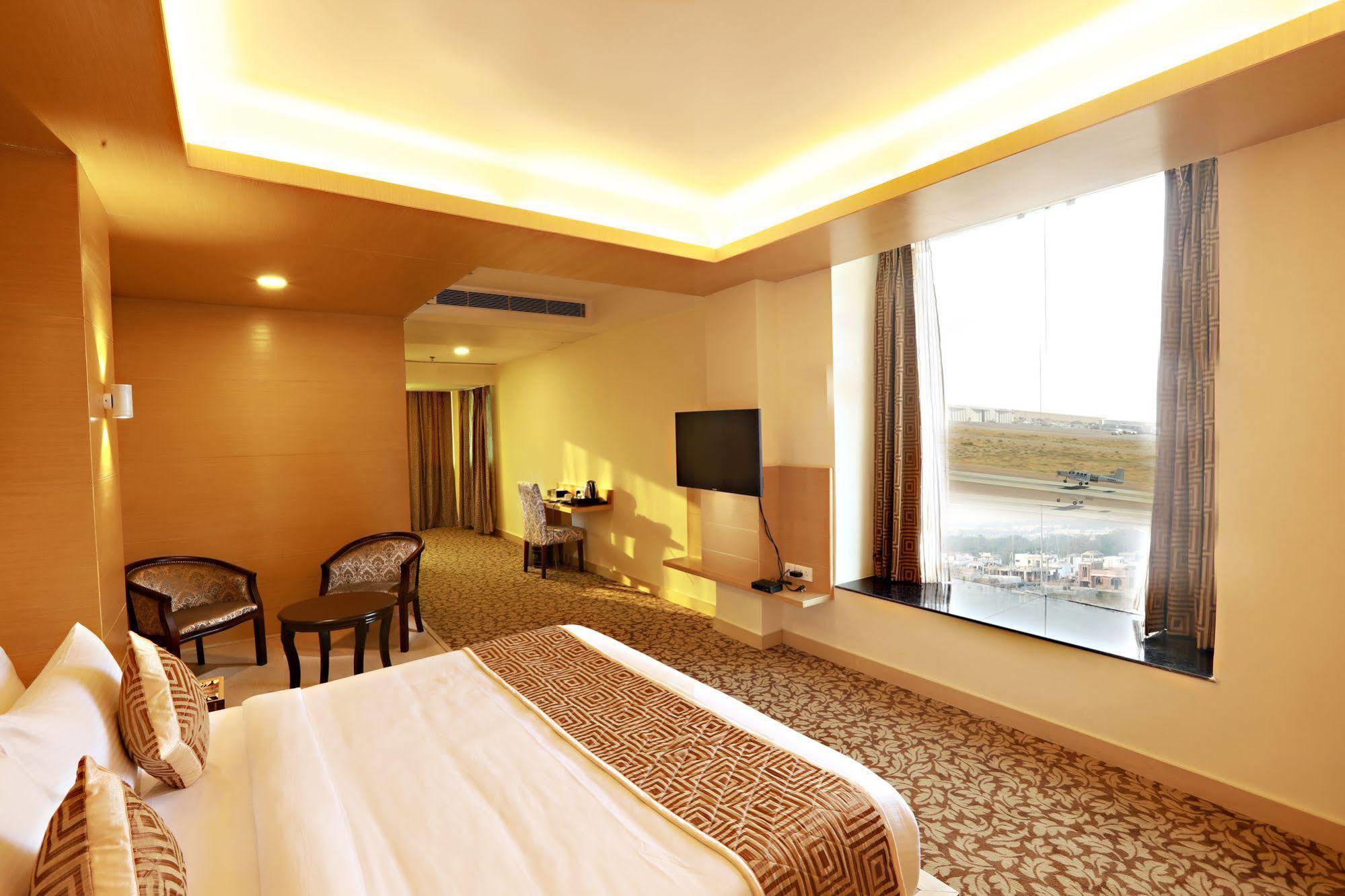 Hotel Patliputra Continental Patna  Dış mekan fotoğraf