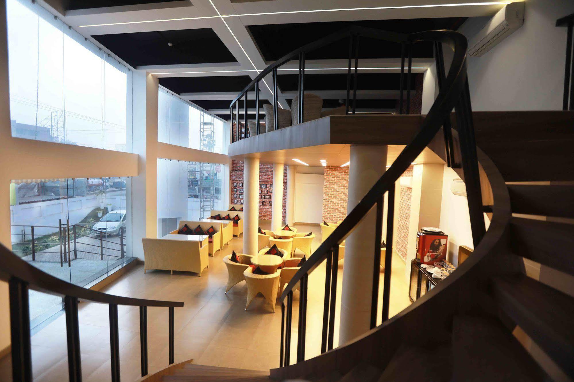Hotel Patliputra Continental Patna  Dış mekan fotoğraf