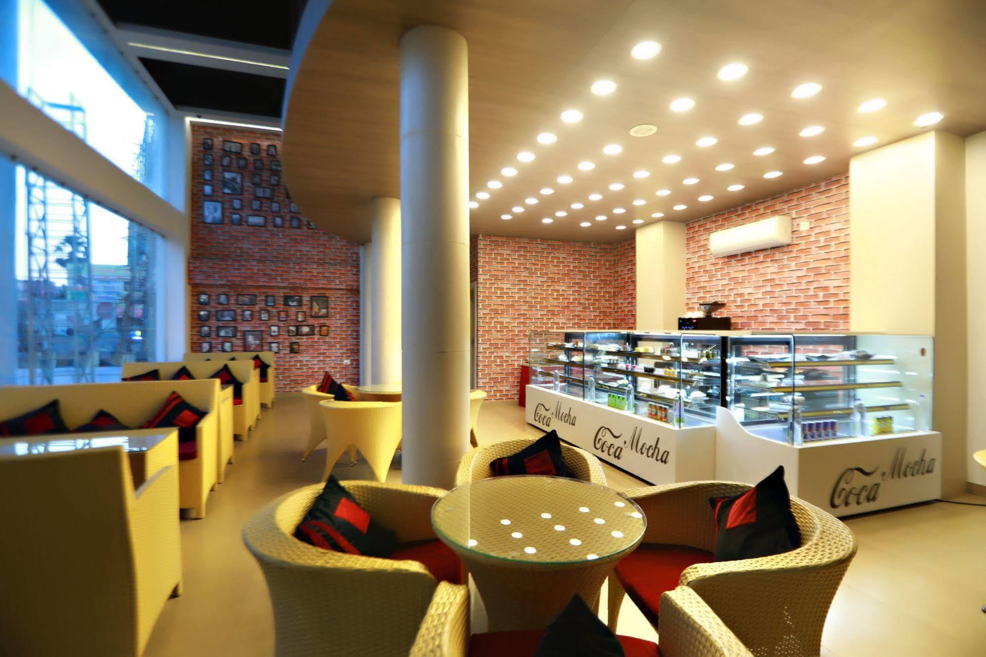 Hotel Patliputra Continental Patna  Dış mekan fotoğraf